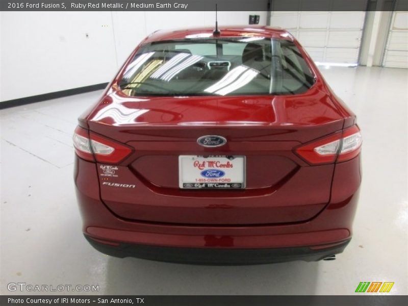 Ruby Red Metallic / Medium Earth Gray 2016 Ford Fusion S