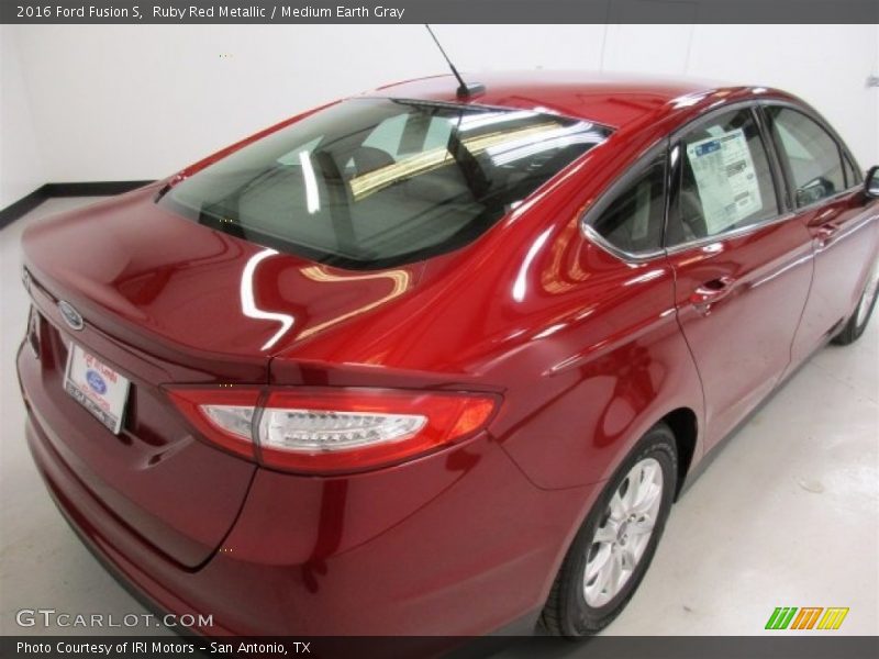 Ruby Red Metallic / Medium Earth Gray 2016 Ford Fusion S