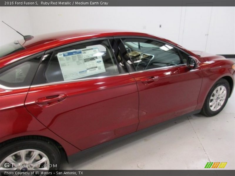 Ruby Red Metallic / Medium Earth Gray 2016 Ford Fusion S