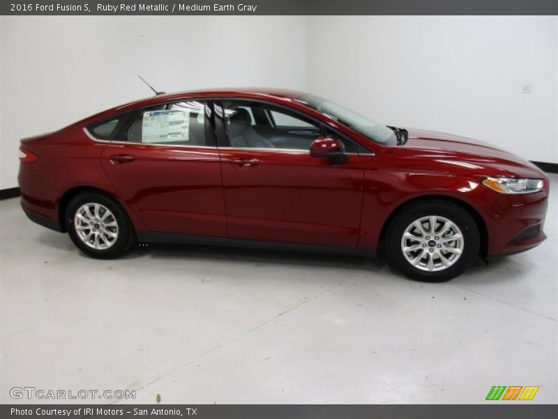 Ruby Red Metallic / Medium Earth Gray 2016 Ford Fusion S