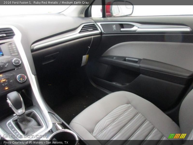 Ruby Red Metallic / Medium Earth Gray 2016 Ford Fusion S