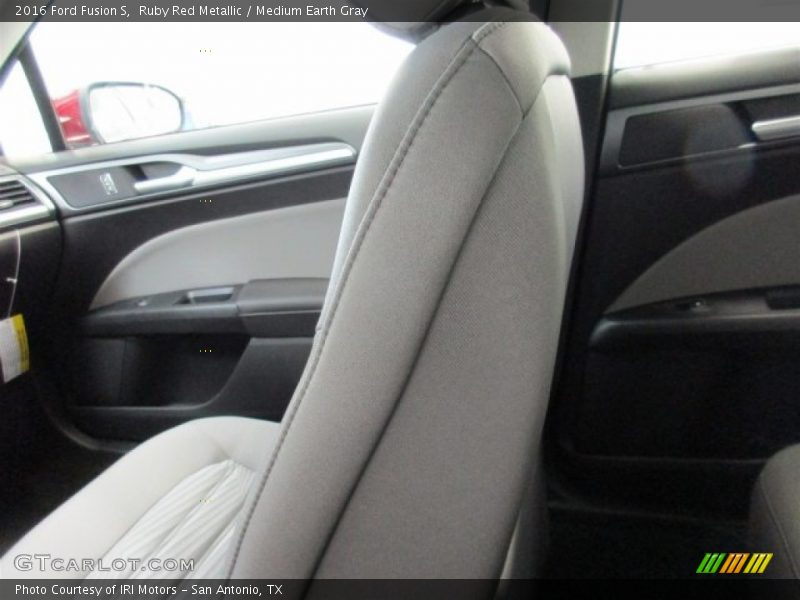 Ruby Red Metallic / Medium Earth Gray 2016 Ford Fusion S