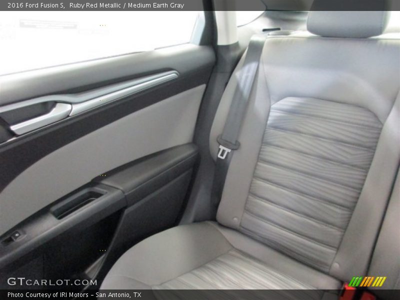 Ruby Red Metallic / Medium Earth Gray 2016 Ford Fusion S