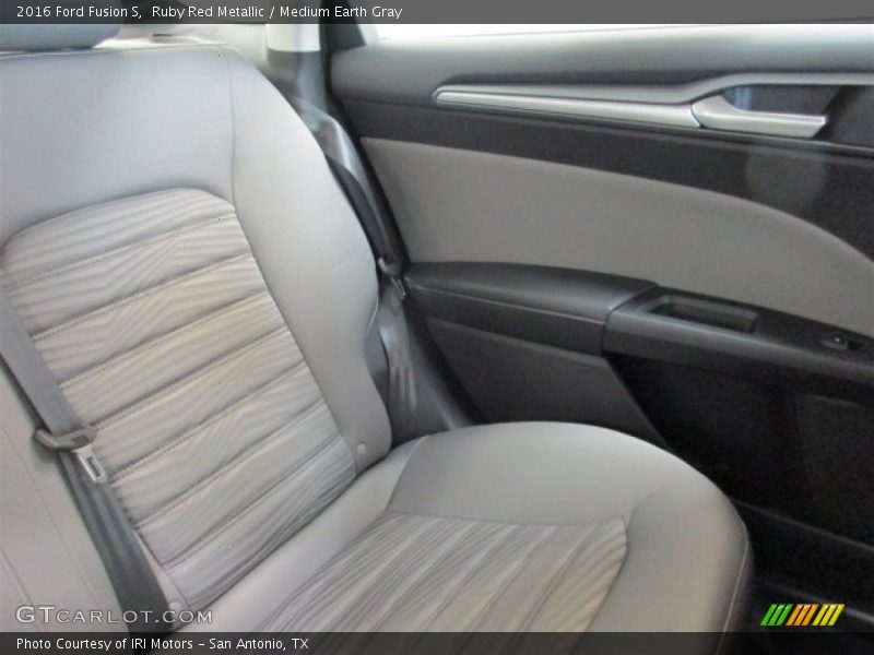 Ruby Red Metallic / Medium Earth Gray 2016 Ford Fusion S