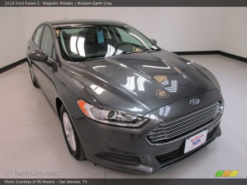 Magnetic Metallic / Medium Earth Gray 2016 Ford Fusion S
