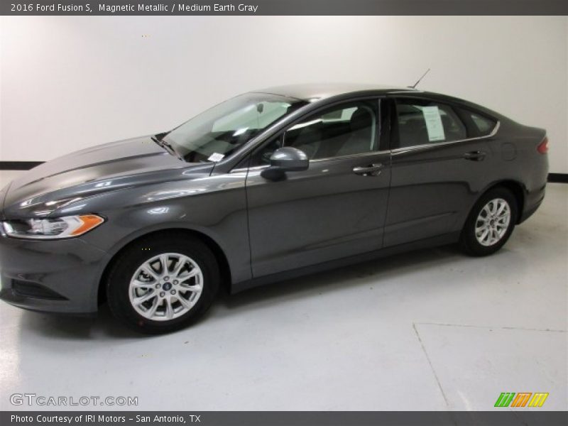 Magnetic Metallic / Medium Earth Gray 2016 Ford Fusion S