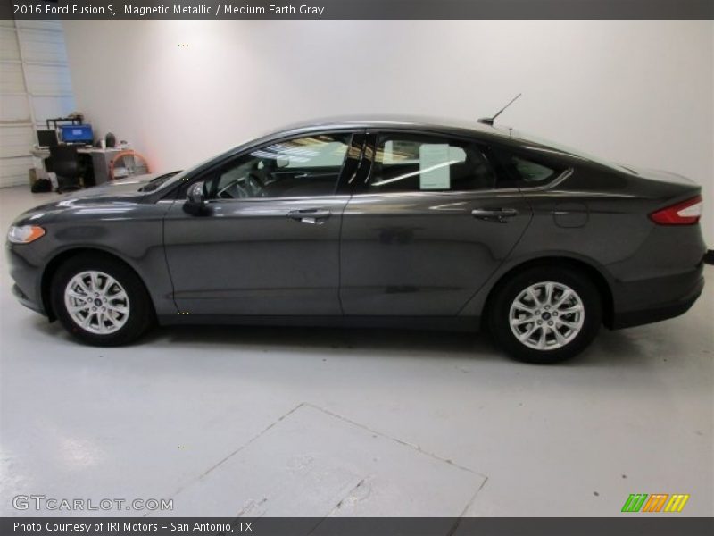 Magnetic Metallic / Medium Earth Gray 2016 Ford Fusion S