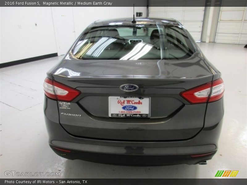 Magnetic Metallic / Medium Earth Gray 2016 Ford Fusion S