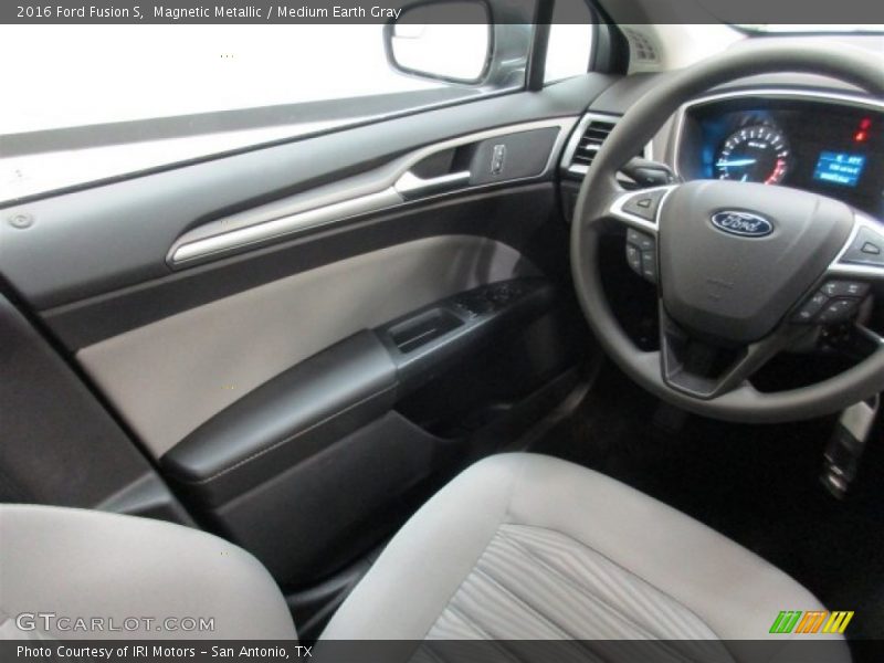 Magnetic Metallic / Medium Earth Gray 2016 Ford Fusion S