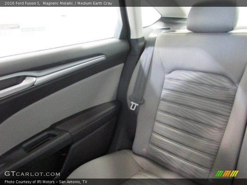 Magnetic Metallic / Medium Earth Gray 2016 Ford Fusion S