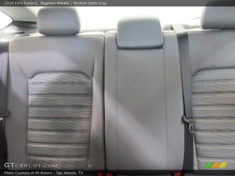 Magnetic Metallic / Medium Earth Gray 2016 Ford Fusion S