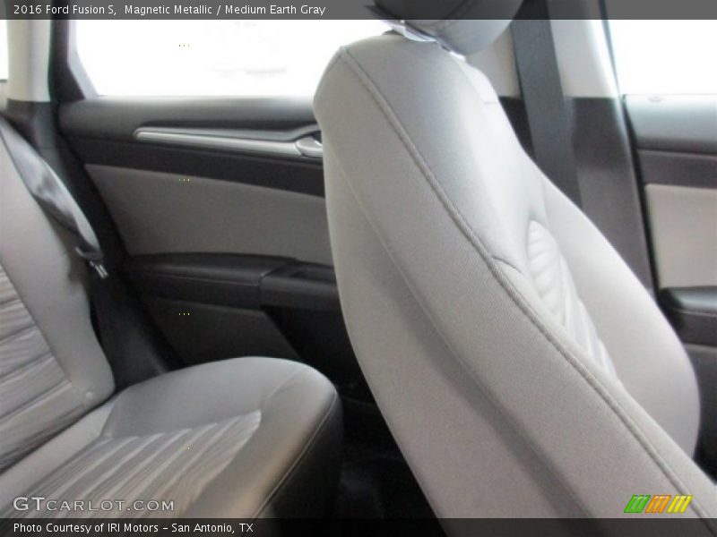 Magnetic Metallic / Medium Earth Gray 2016 Ford Fusion S