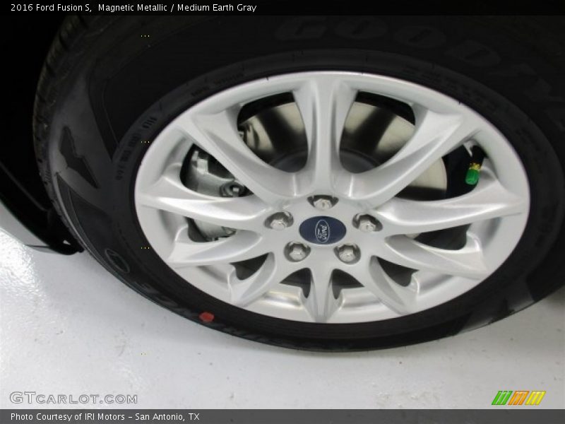 Magnetic Metallic / Medium Earth Gray 2016 Ford Fusion S