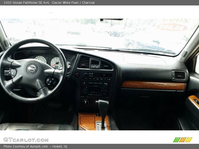 Glacier White Pearl / Charcoal 2003 Nissan Pathfinder SE 4x4