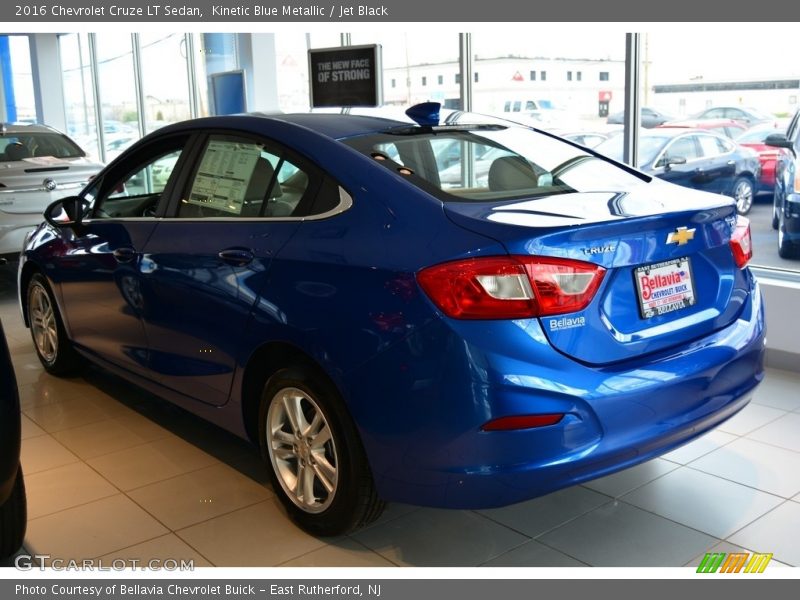 Kinetic Blue Metallic / Jet Black 2016 Chevrolet Cruze LT Sedan