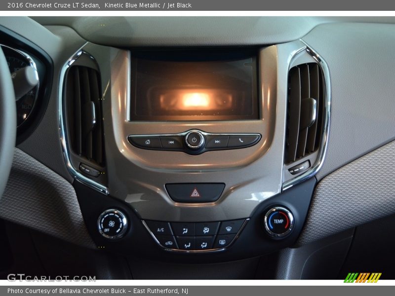 Kinetic Blue Metallic / Jet Black 2016 Chevrolet Cruze LT Sedan