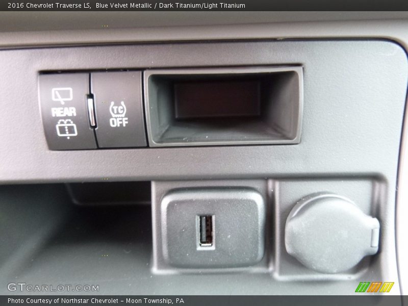 Blue Velvet Metallic / Dark Titanium/Light Titanium 2016 Chevrolet Traverse LS