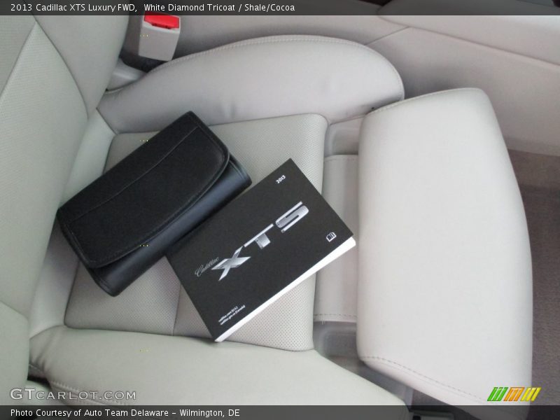 White Diamond Tricoat / Shale/Cocoa 2013 Cadillac XTS Luxury FWD