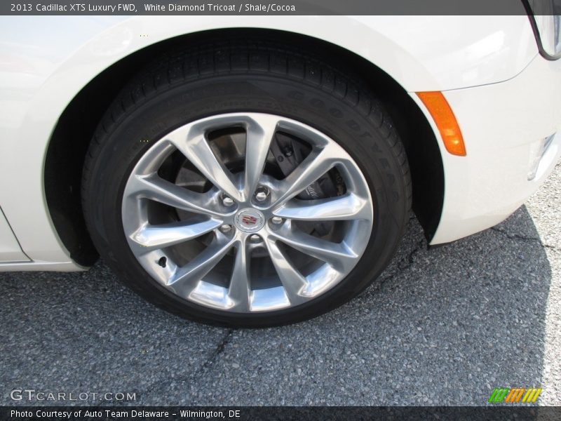 White Diamond Tricoat / Shale/Cocoa 2013 Cadillac XTS Luxury FWD