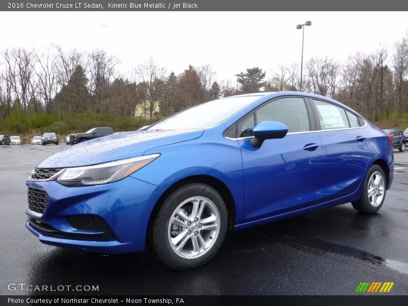 Front 3/4 View of 2016 Cruze LT Sedan