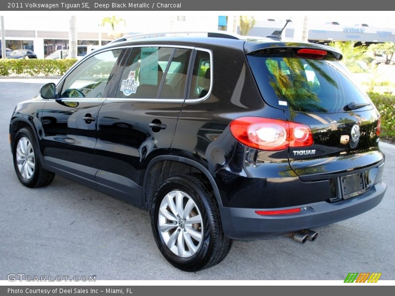 Deep Black Metallic / Charcoal 2011 Volkswagen Tiguan SE