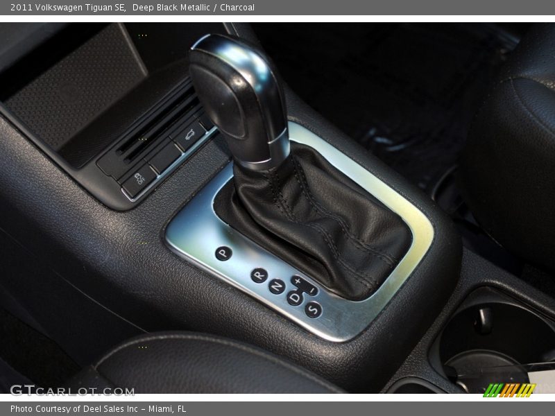 Deep Black Metallic / Charcoal 2011 Volkswagen Tiguan SE