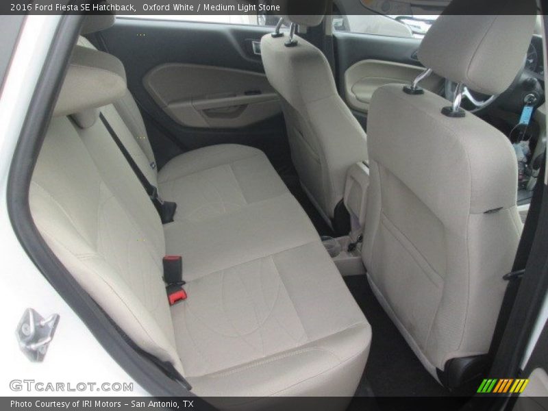 Oxford White / Medium Light Stone 2016 Ford Fiesta SE Hatchback