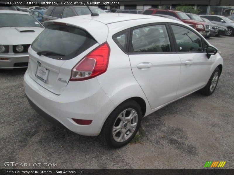 Oxford White / Medium Light Stone 2016 Ford Fiesta SE Hatchback