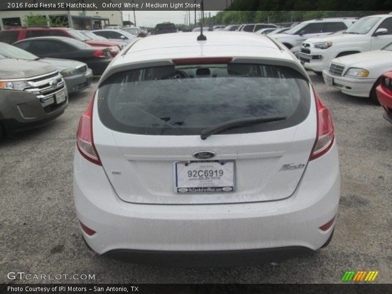 Oxford White / Medium Light Stone 2016 Ford Fiesta SE Hatchback