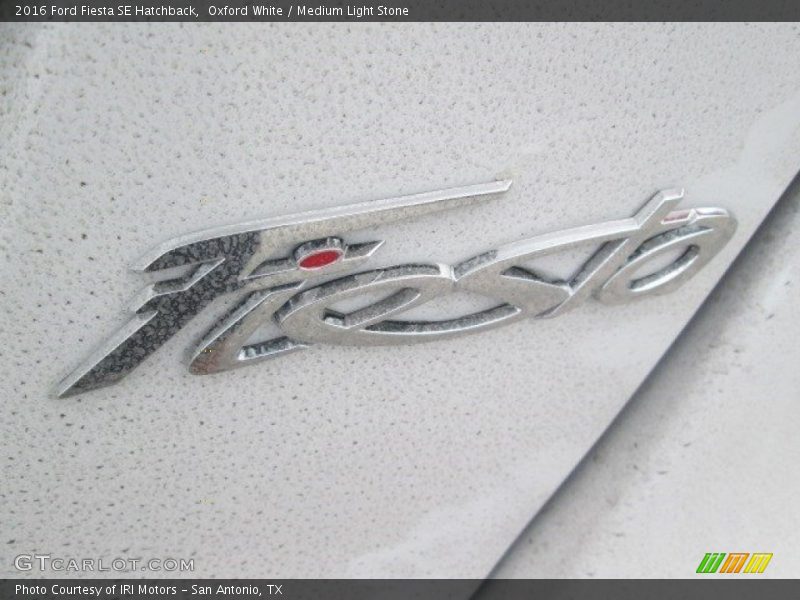 Oxford White / Medium Light Stone 2016 Ford Fiesta SE Hatchback
