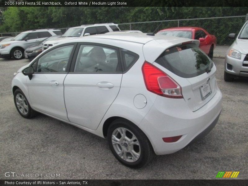 Oxford White / Medium Light Stone 2016 Ford Fiesta SE Hatchback