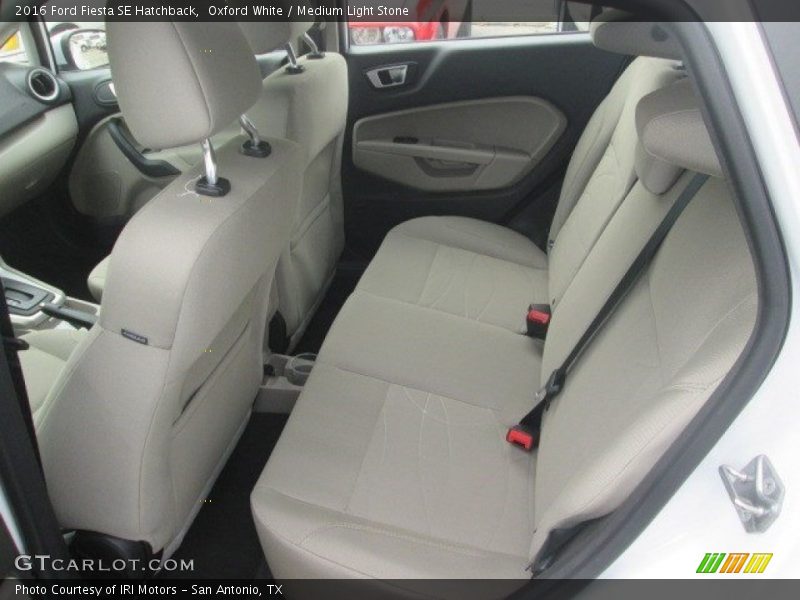 Oxford White / Medium Light Stone 2016 Ford Fiesta SE Hatchback