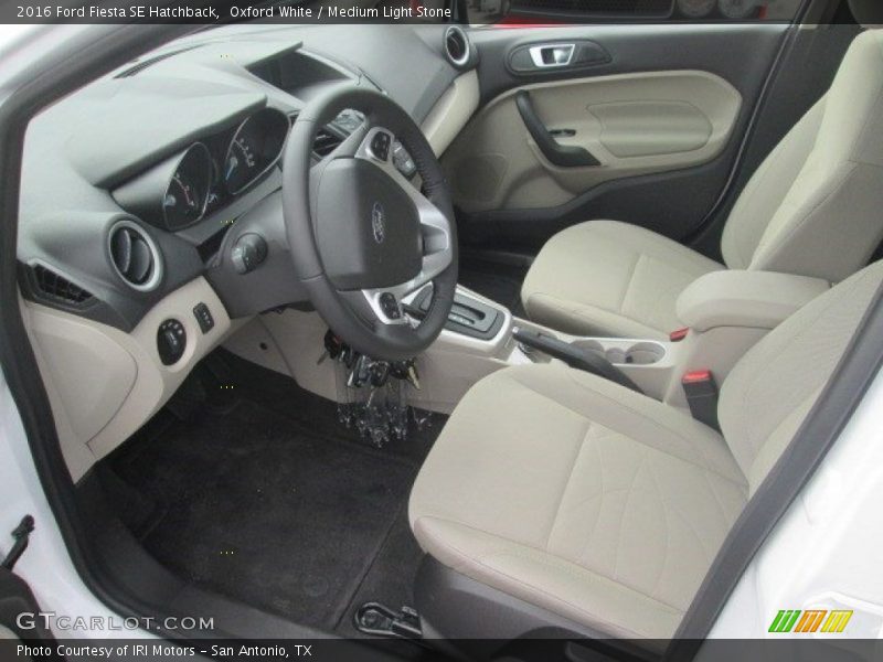 Oxford White / Medium Light Stone 2016 Ford Fiesta SE Hatchback