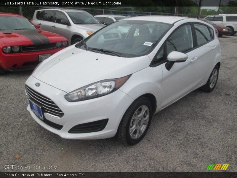 Oxford White / Medium Light Stone 2016 Ford Fiesta SE Hatchback