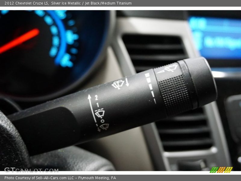 Silver Ice Metallic / Jet Black/Medium Titanium 2012 Chevrolet Cruze LS