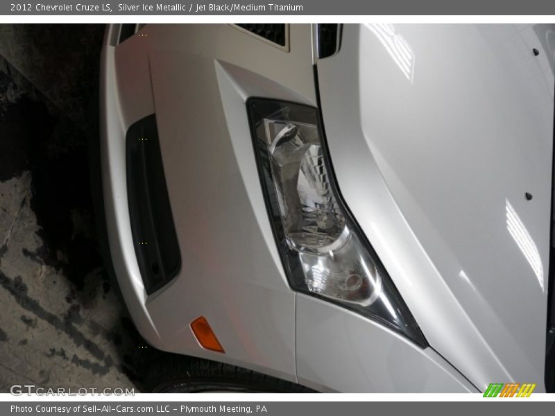Silver Ice Metallic / Jet Black/Medium Titanium 2012 Chevrolet Cruze LS