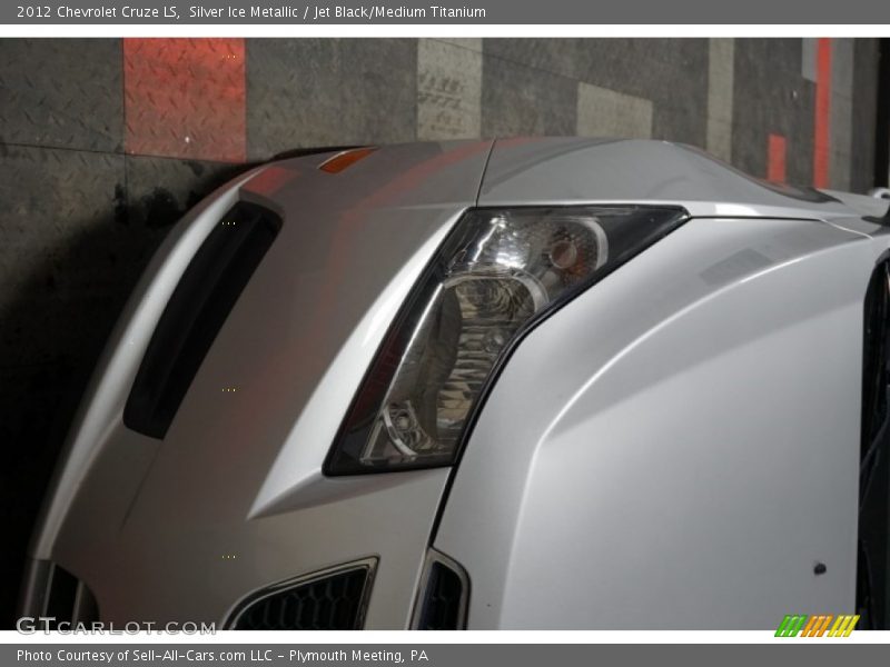Silver Ice Metallic / Jet Black/Medium Titanium 2012 Chevrolet Cruze LS
