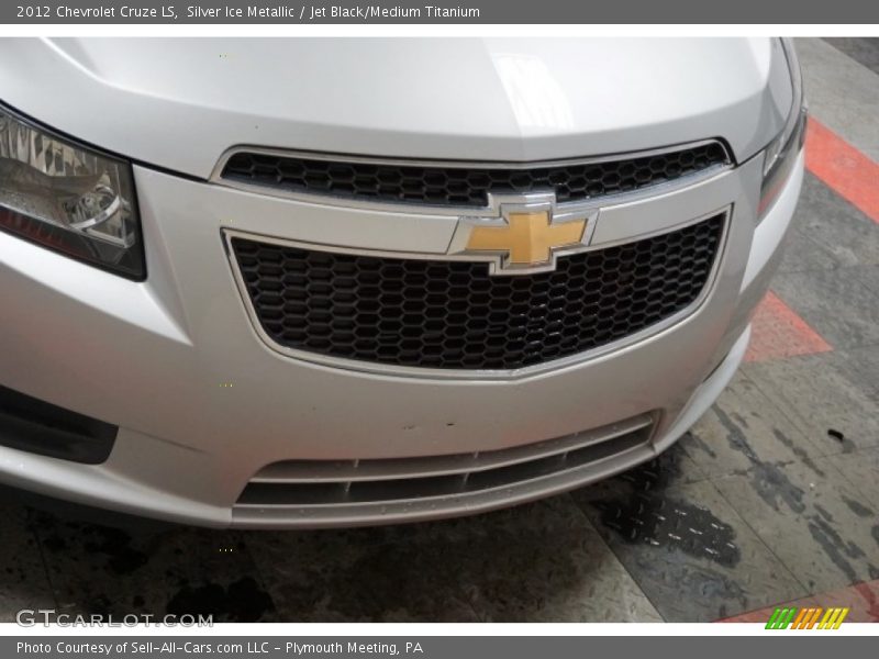 Silver Ice Metallic / Jet Black/Medium Titanium 2012 Chevrolet Cruze LS