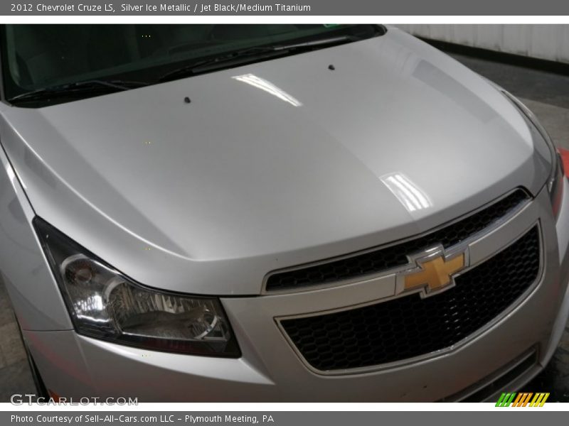 Silver Ice Metallic / Jet Black/Medium Titanium 2012 Chevrolet Cruze LS