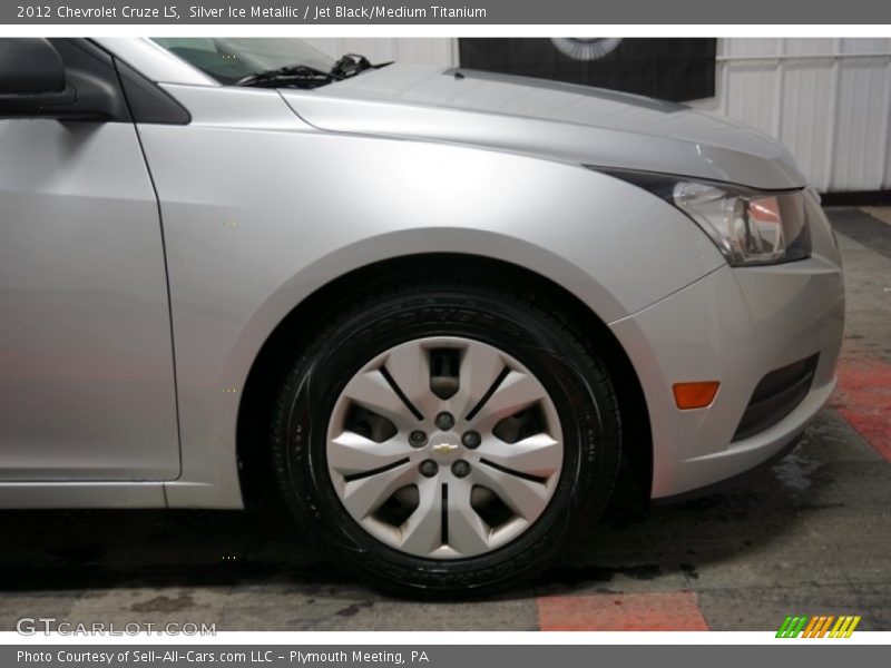 Silver Ice Metallic / Jet Black/Medium Titanium 2012 Chevrolet Cruze LS