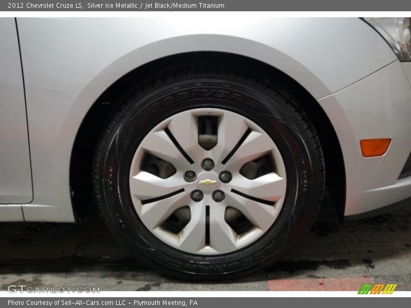 Silver Ice Metallic / Jet Black/Medium Titanium 2012 Chevrolet Cruze LS