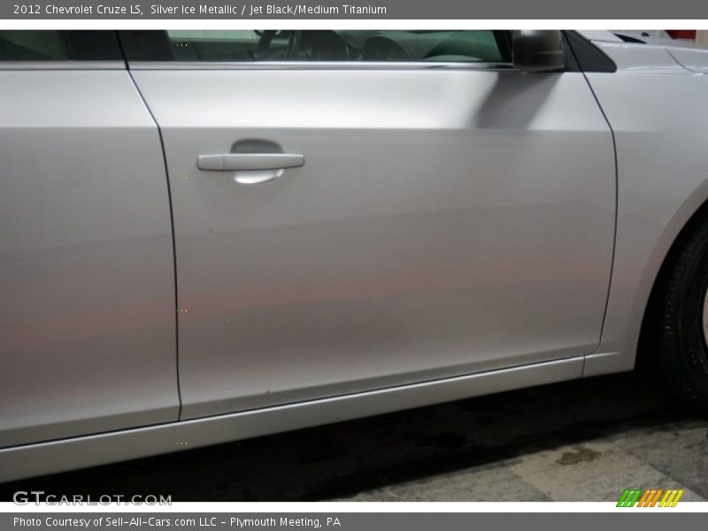 Silver Ice Metallic / Jet Black/Medium Titanium 2012 Chevrolet Cruze LS