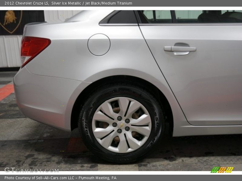Silver Ice Metallic / Jet Black/Medium Titanium 2012 Chevrolet Cruze LS