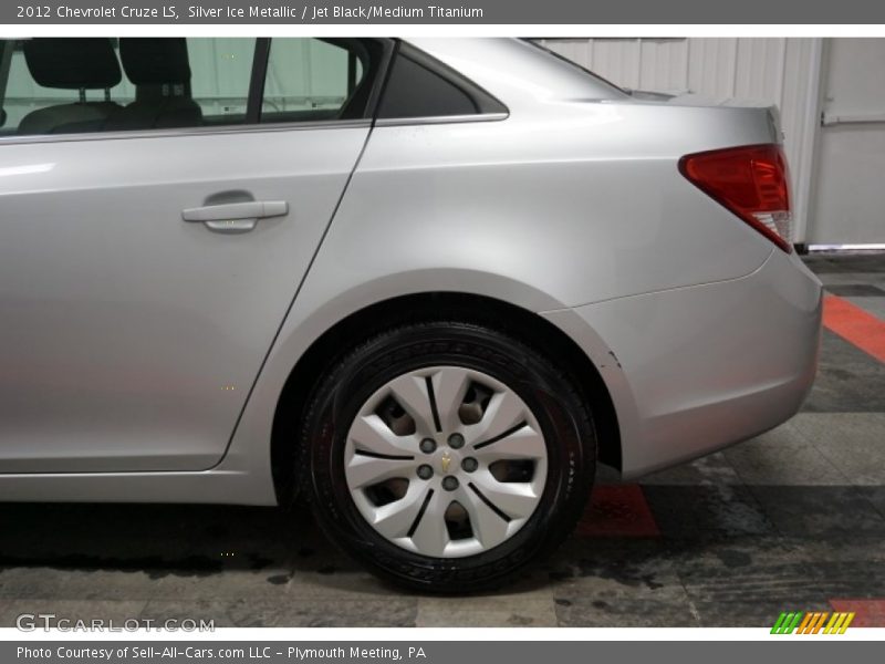 Silver Ice Metallic / Jet Black/Medium Titanium 2012 Chevrolet Cruze LS