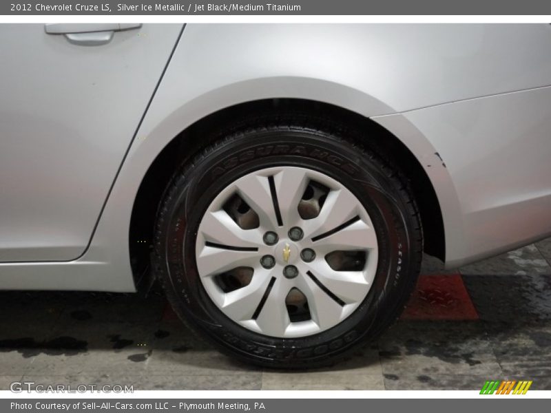 Silver Ice Metallic / Jet Black/Medium Titanium 2012 Chevrolet Cruze LS