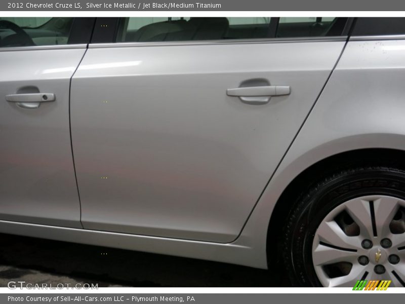Silver Ice Metallic / Jet Black/Medium Titanium 2012 Chevrolet Cruze LS