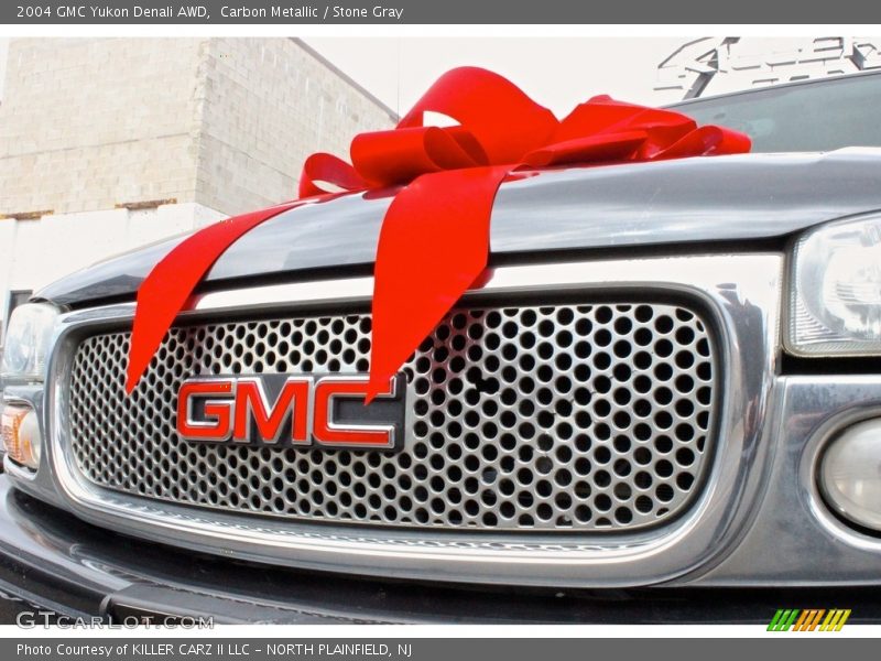 Carbon Metallic / Stone Gray 2004 GMC Yukon Denali AWD