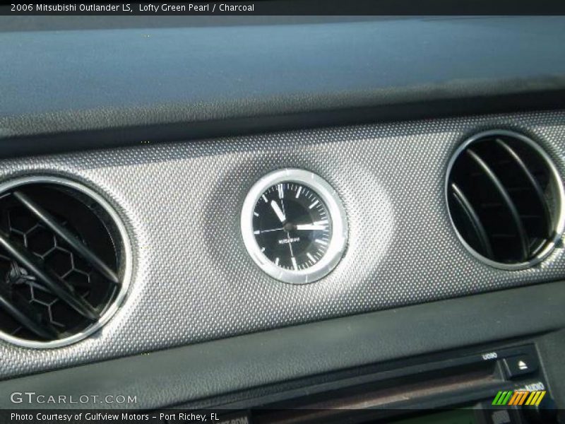 Lofty Green Pearl / Charcoal 2006 Mitsubishi Outlander LS
