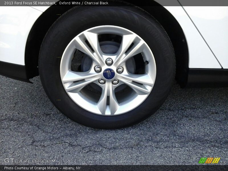 Oxford White / Charcoal Black 2013 Ford Focus SE Hatchback