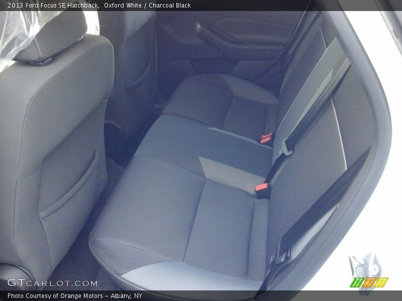 Oxford White / Charcoal Black 2013 Ford Focus SE Hatchback
